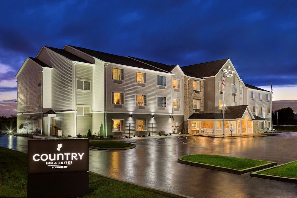 Country Inn & Suites by Radisson, Marion, OH 1