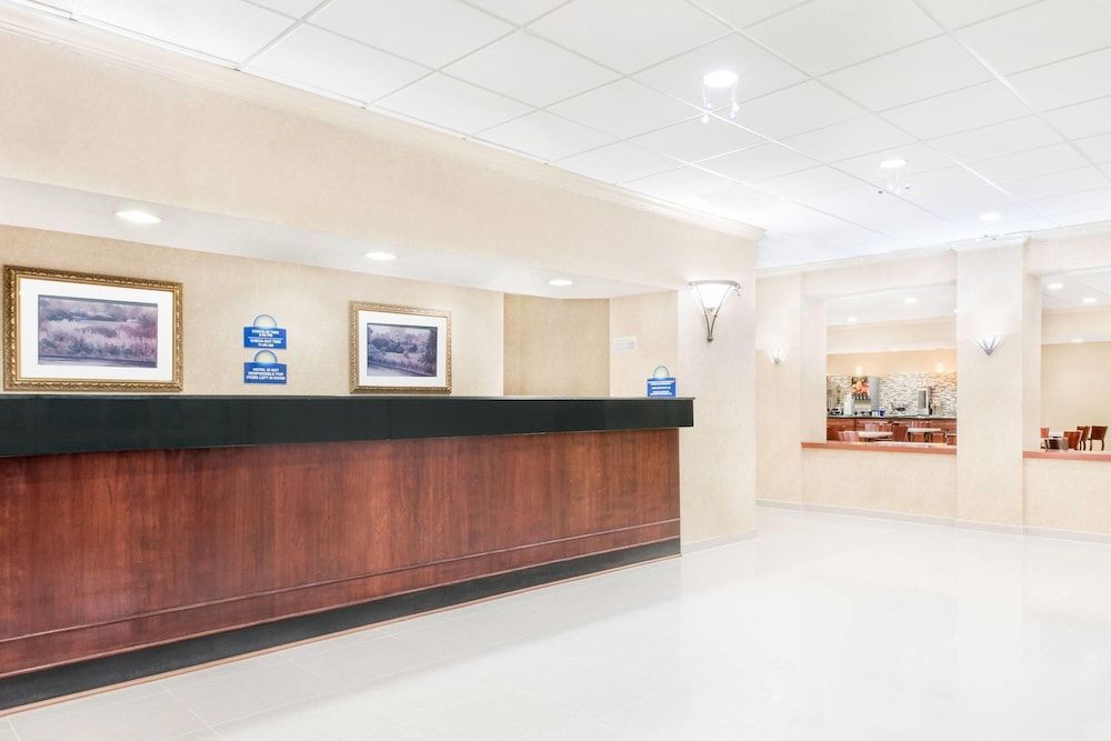 Days Inn & Suites by Wyndham York 1