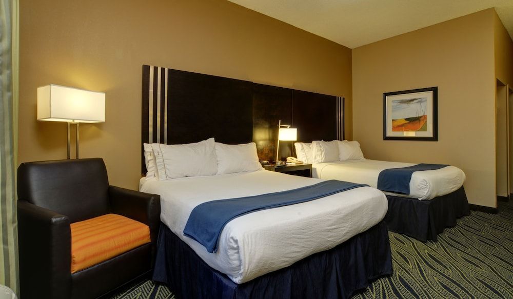 Holiday Inn Express & Suites MIDWEST CITY by IHG 1
