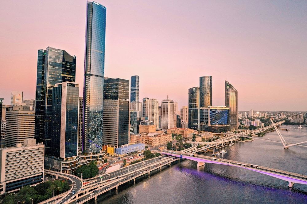 W Brisbane 1