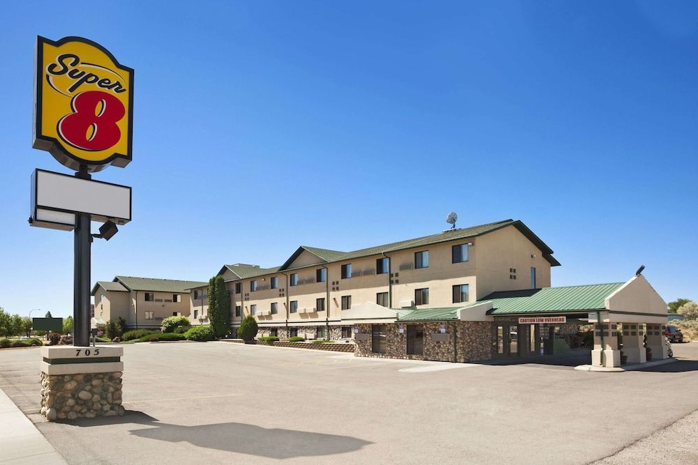 Super 8 by Wyndham Idaho Falls 1