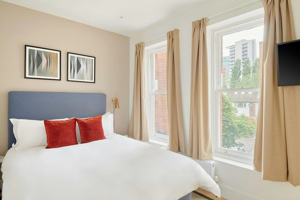 The Prince Hotel Vauxhall Central London Riverside 2