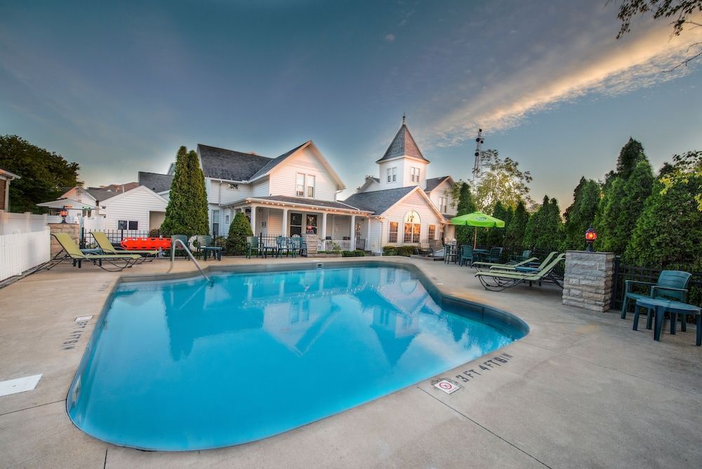 OurGuest Inn & Suites Downtown Port Clinton 1