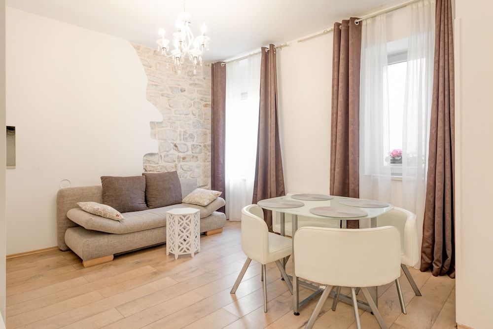 Aurum Templi Suites 1