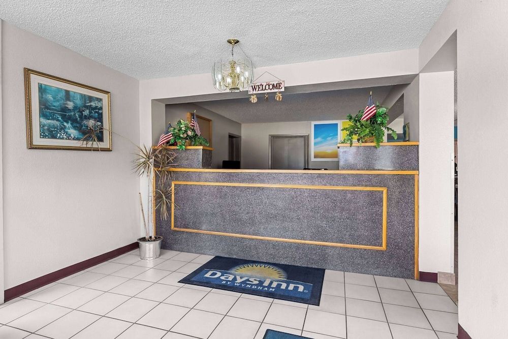 Days Inn by Wyndham Clayton 2