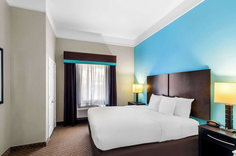 Comfort Suites at Katy Mills 1