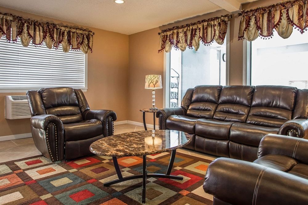 Quality Inn & Suites West Bend 2