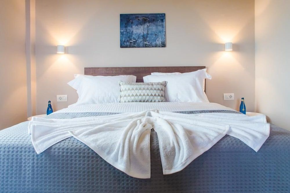 Evelyn Hotel 1