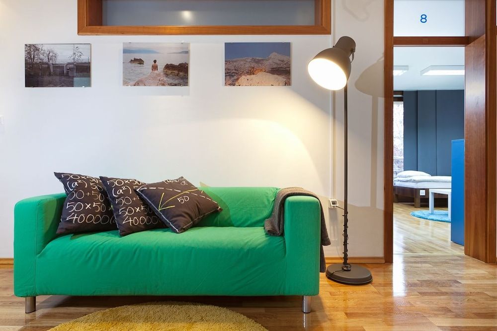 Hostel Bureau 1