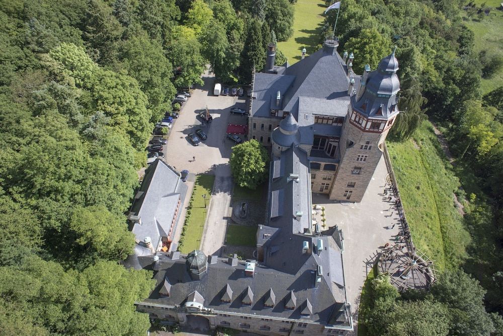 Schloss Hotel Wolfsbrunnen 1