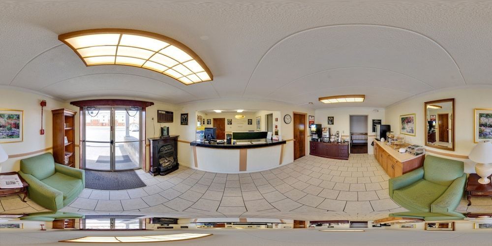 Econo Lodge Inn & Suites Windsor Locks Bradley Airport 2
