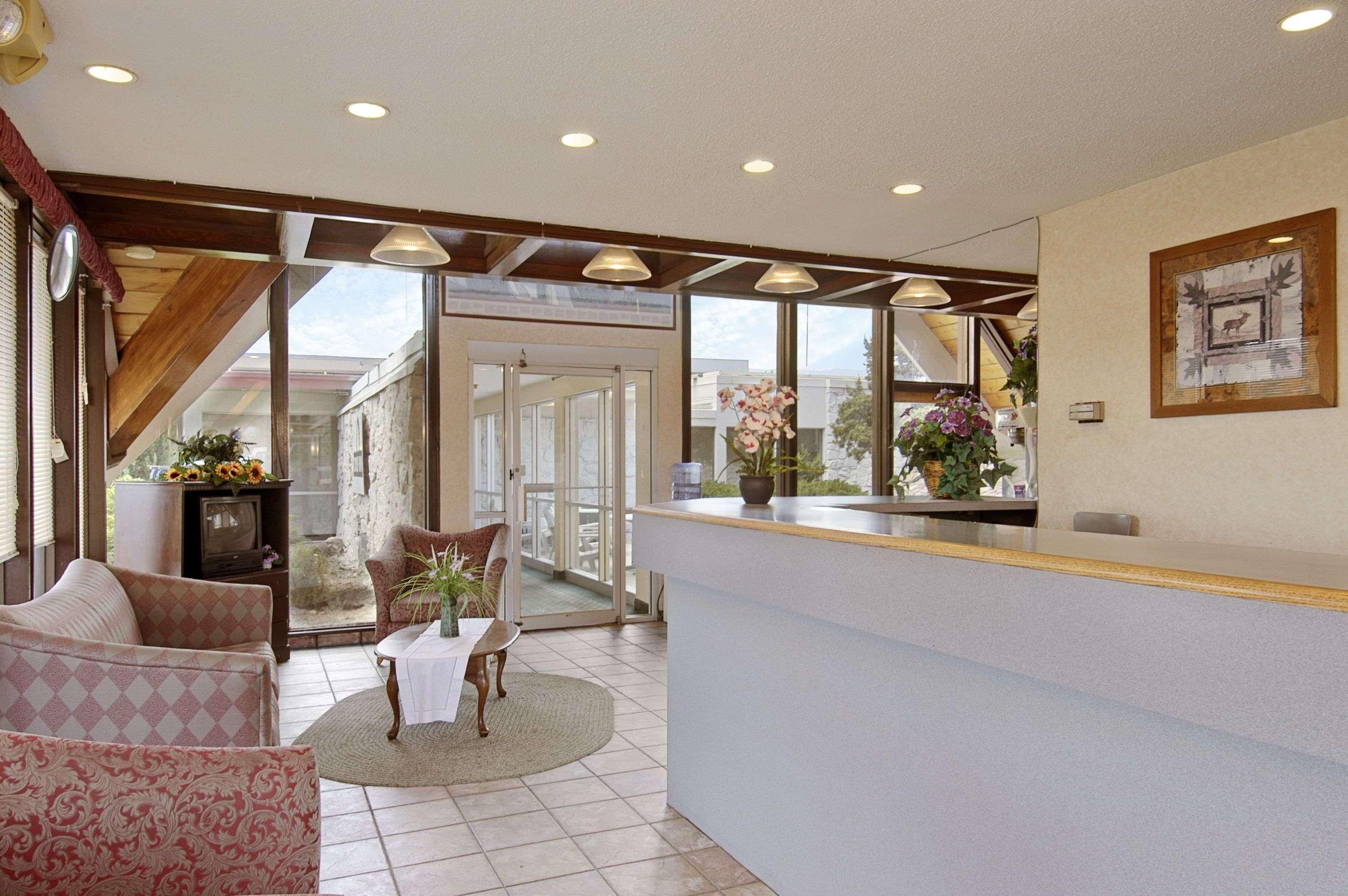 Days Inn by Wyndham Colorado Springs/Garden Gods 1