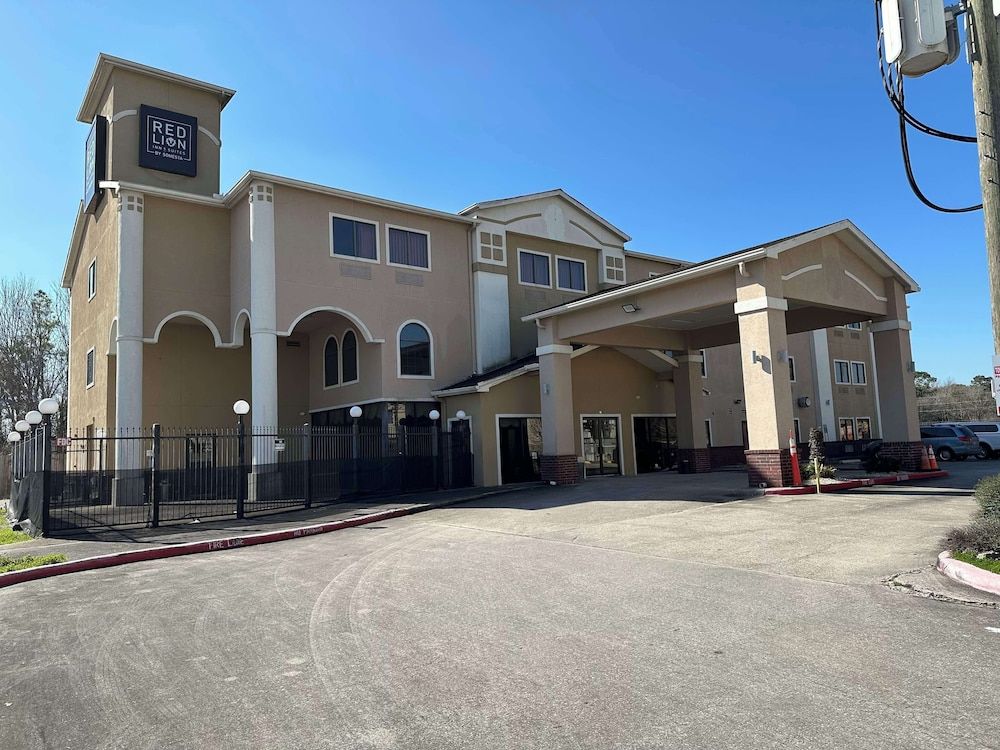Red Lion Inn & Suites IAH Airport East 1