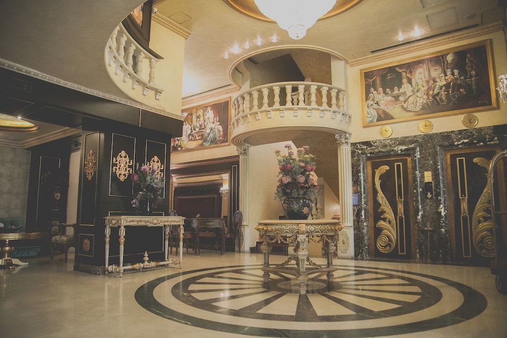 Queens Suite Hotel 1