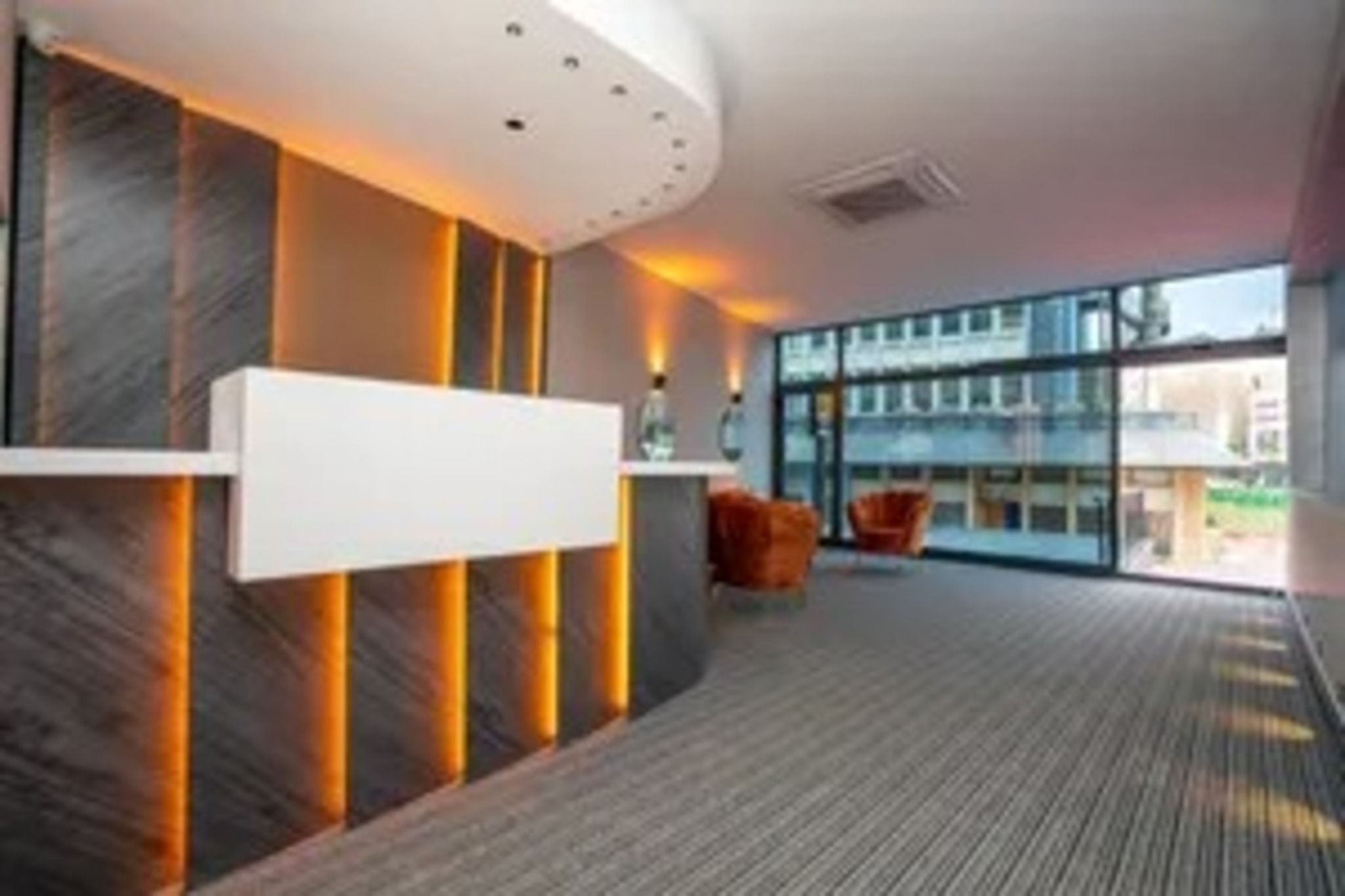 Center Suite 2