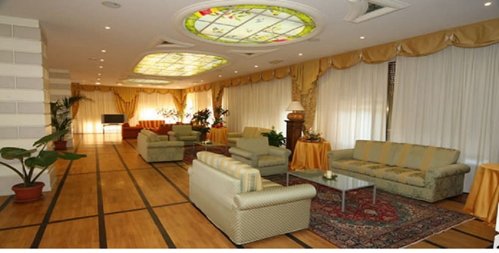 Hotel President 2