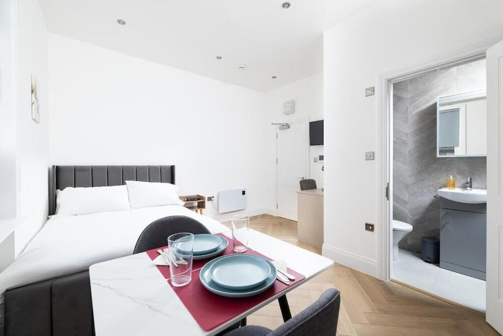 Charmstay Kensington Olympia 2