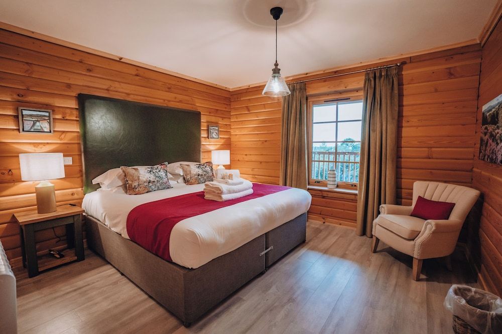 Merklands Wood Luxury Lodges 2