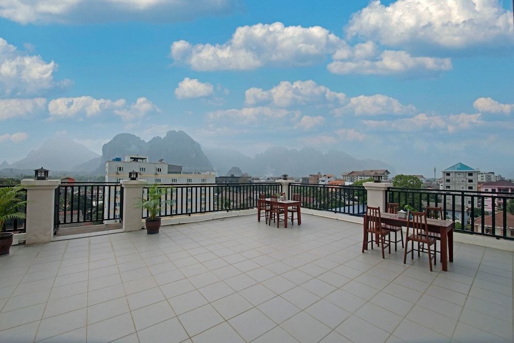 Sisombat Plaza Hotel 1