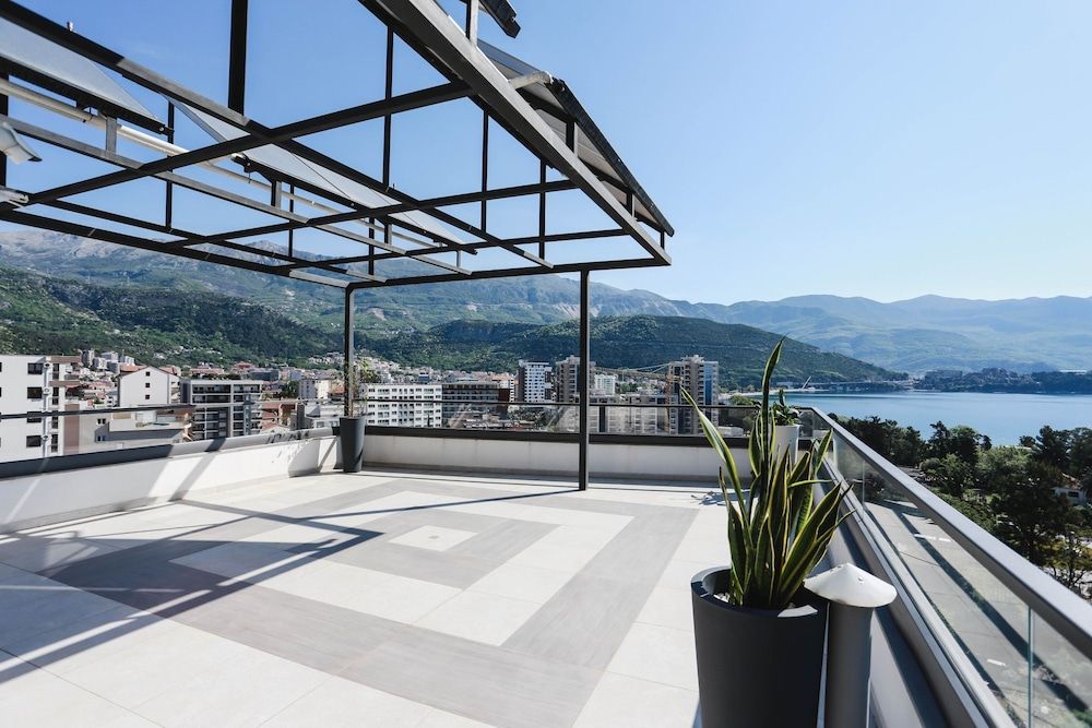 Arka Budva 1