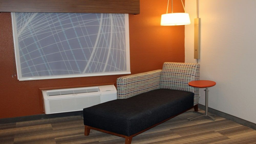 Holiday Inn Express WINFIELD - TEAYS VALLEY by IHG 2