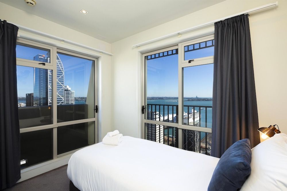 Auckland Harbour Suites 1