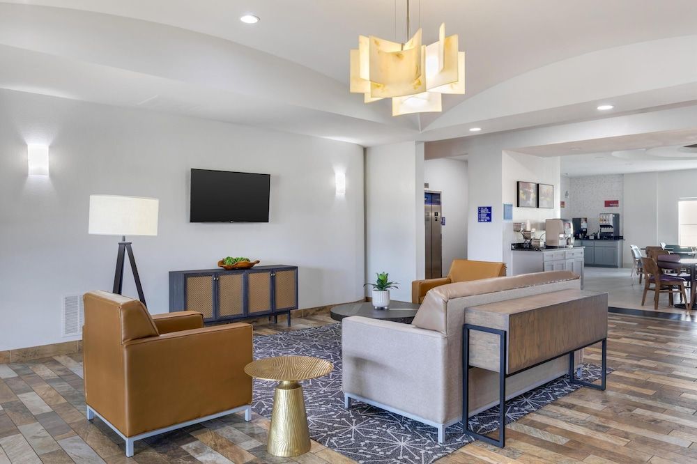 Best Western Plus Fort Worth Forest Hill Inn & Suites 2