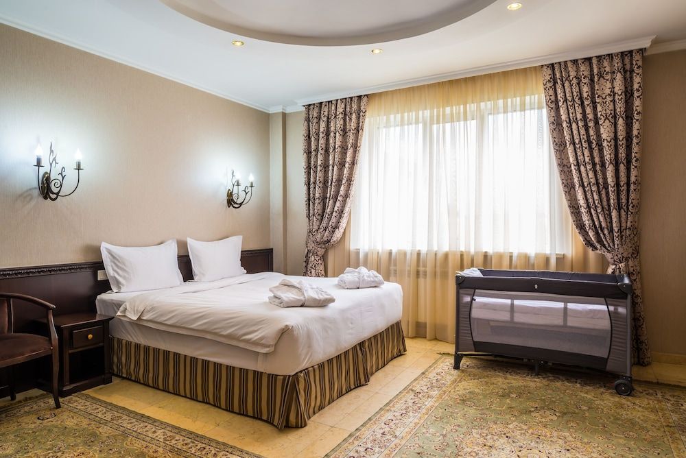 Royal Petrol Hotel 1