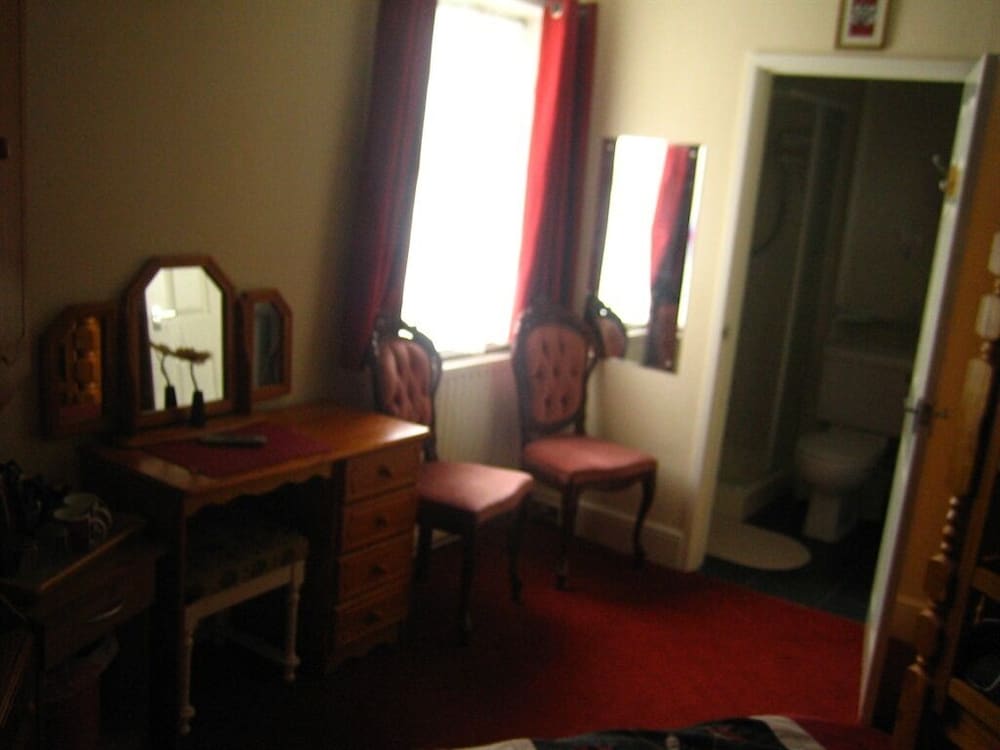 Gleneagles Guest House 2