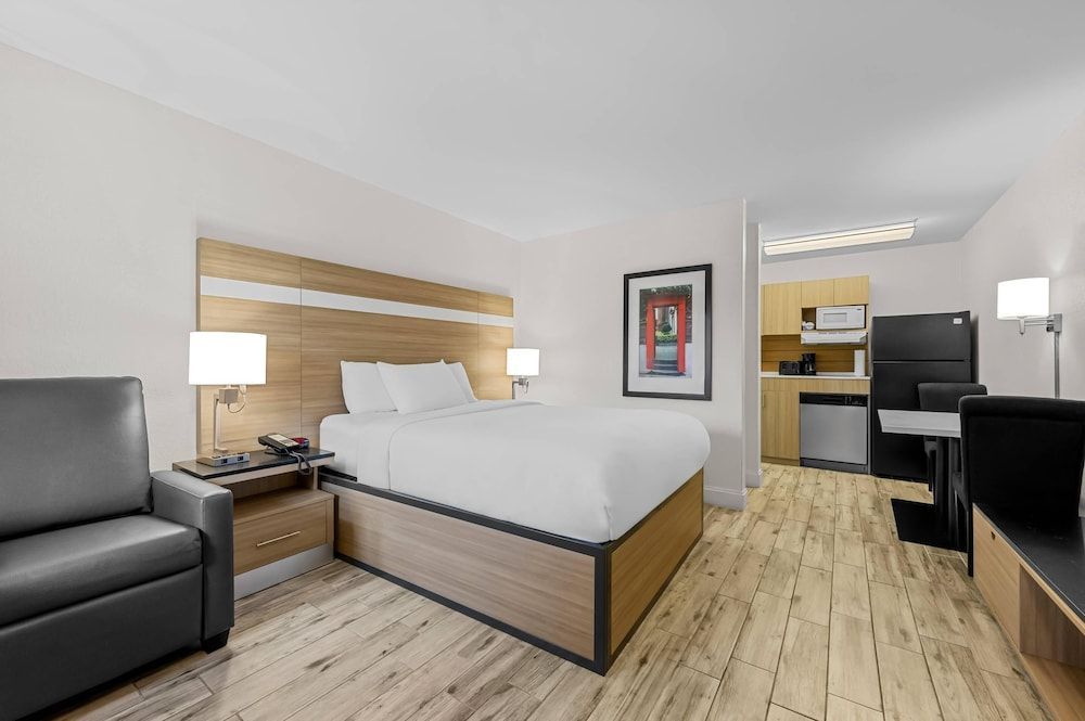 MainStay Suites Knoxville - Cedar Bluff 1