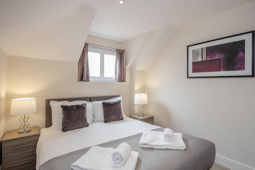 Luxury 1 Bedroom Apartment with Parking 2