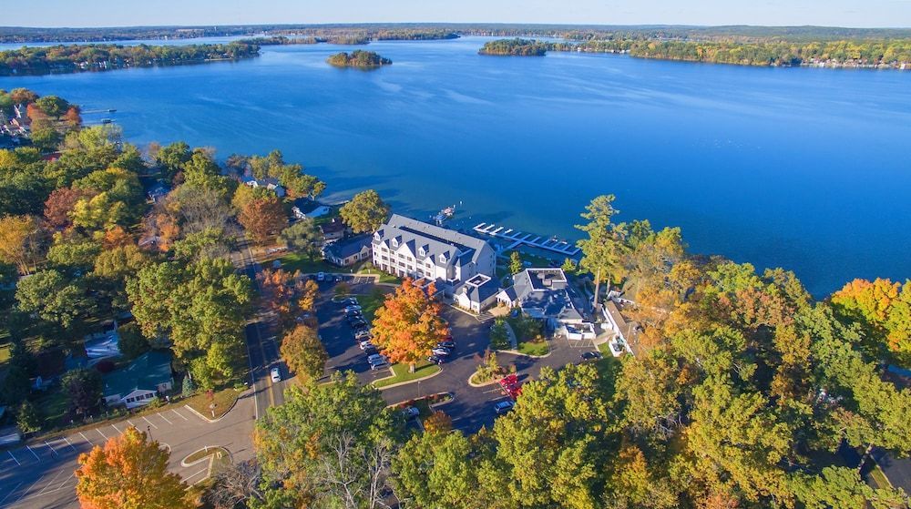 Bay Pointe Inn 1