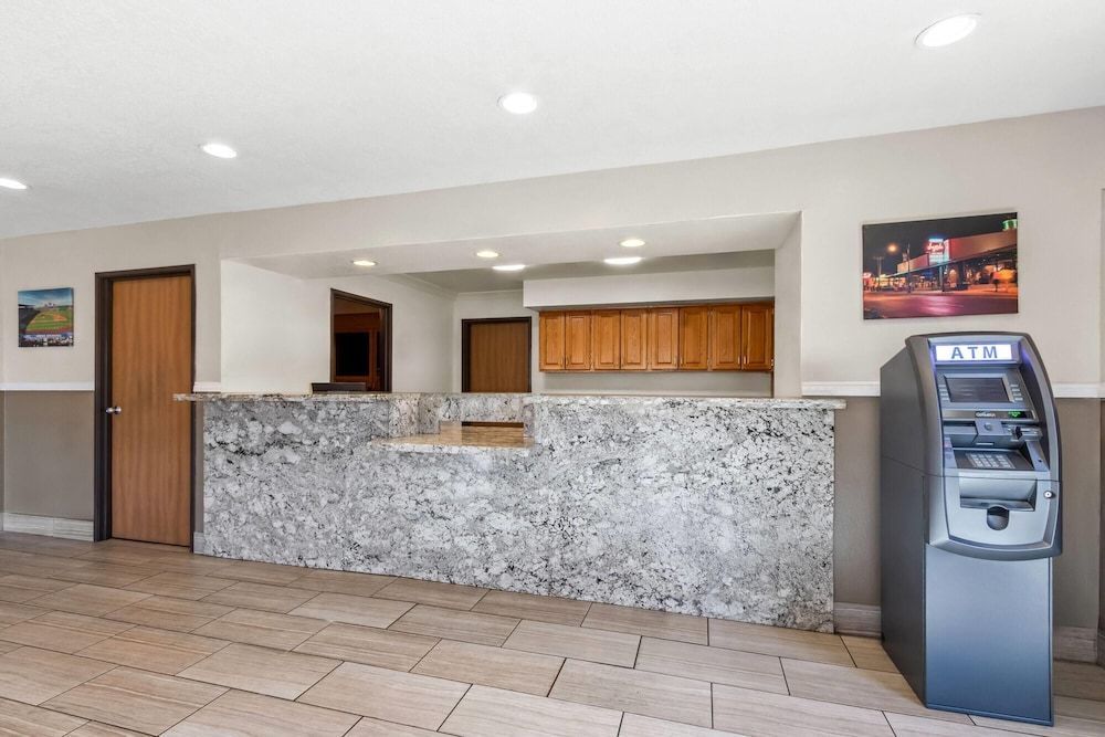 Super 8 by Wyndham Mesa Gilbert 2