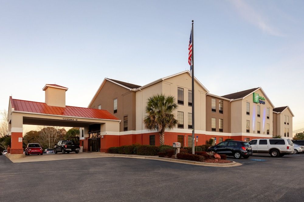 Holiday Inn Express & Suites MILTON EAST I-10 by IHG 1