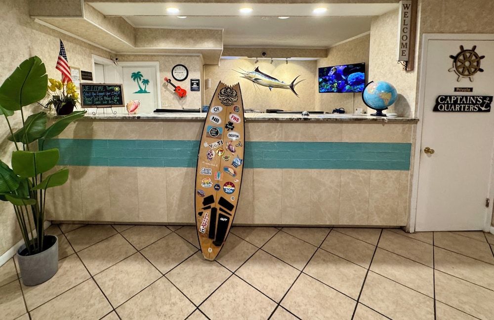 Hole Inn the Wall Hotel - Fort Walton Beach - Sunset Plaza - nearby Beaches & Hurlburt 1