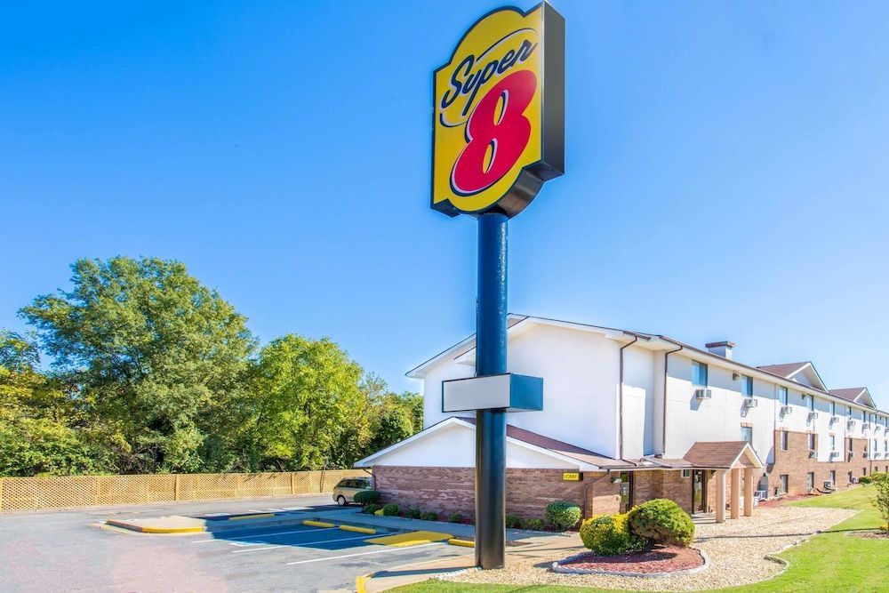 Super 8 by Wyndham Richmond/Broad Street 1