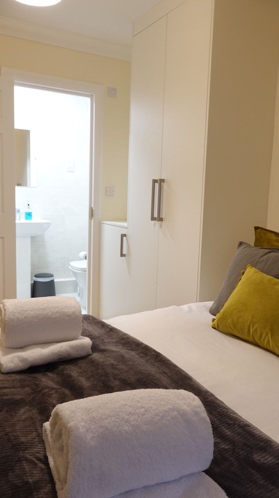 RC Airport Rooms 2