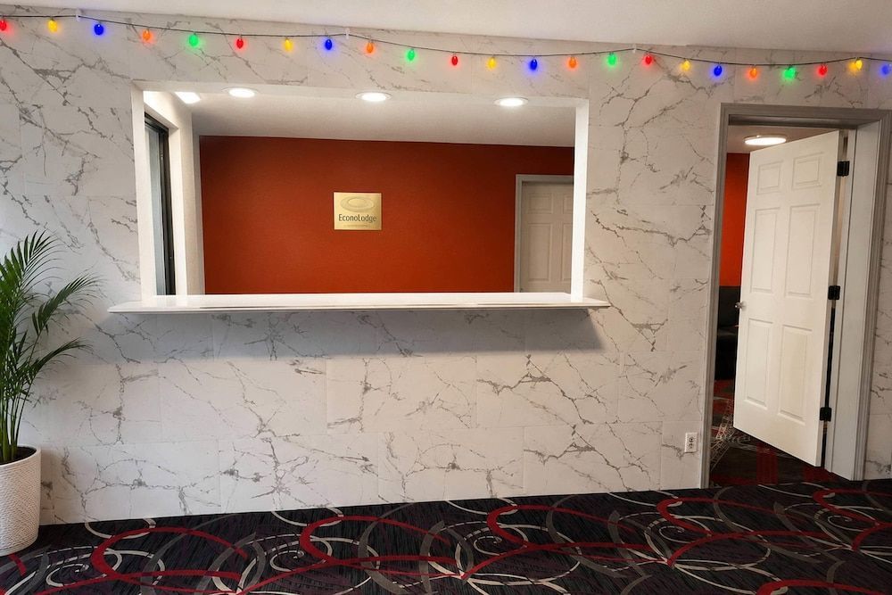 Econo Lodge Calhoun South 2