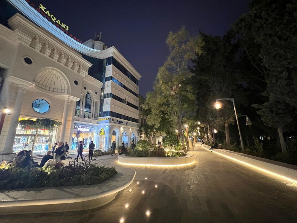 A&H Baku Center Inn 1