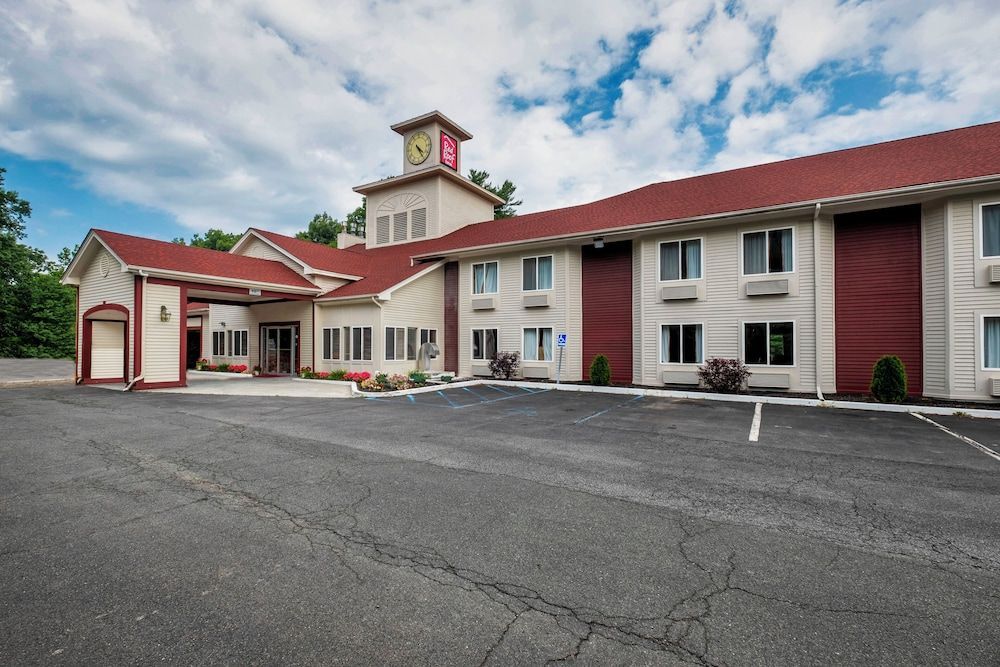 Red Roof Inn Clifton Park 1