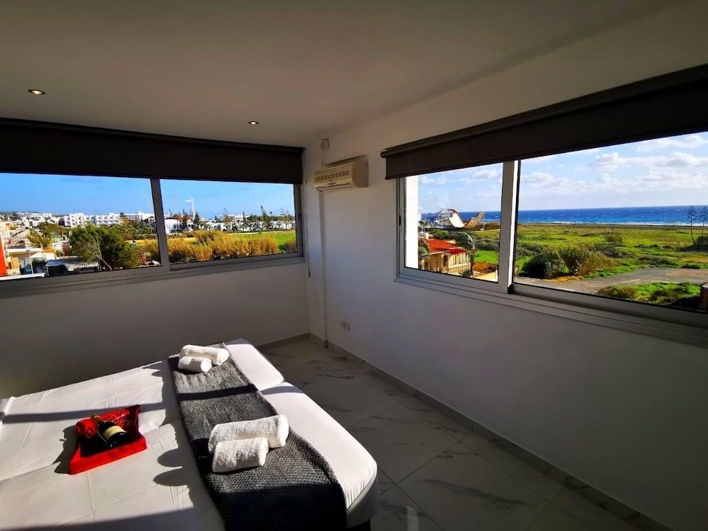 Nissi Avenue Suites 1