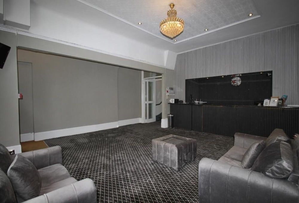 Hyde Park Court Hotel 2