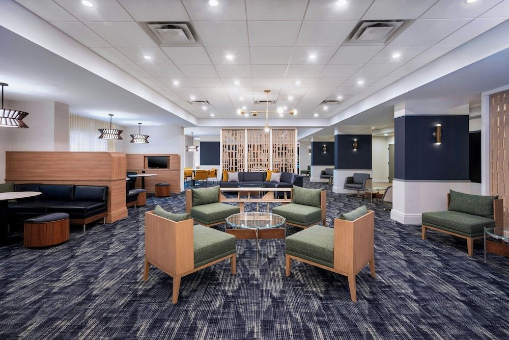 Courtyard by Marriott Toronto Airport 1