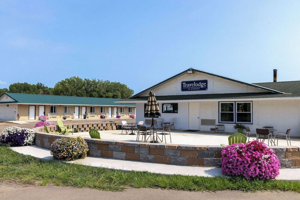 Travelodge by Wyndham Spirit Lake/Okoboji 1