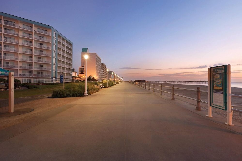 Surfbreak Virginia Beach Oceanfront, an Ascend Collection Hotel 1