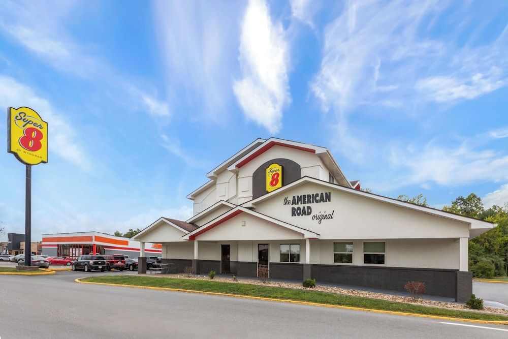 Super 8 by Wyndham Summersville - New River National Park 1