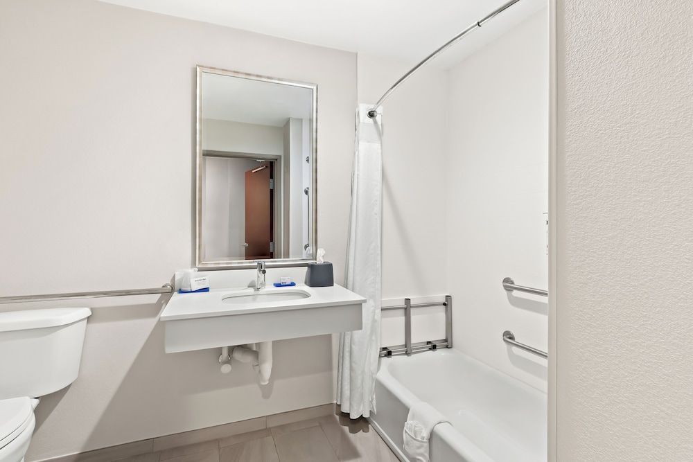 Holiday Inn Express & Suites PERRY by IHG 1