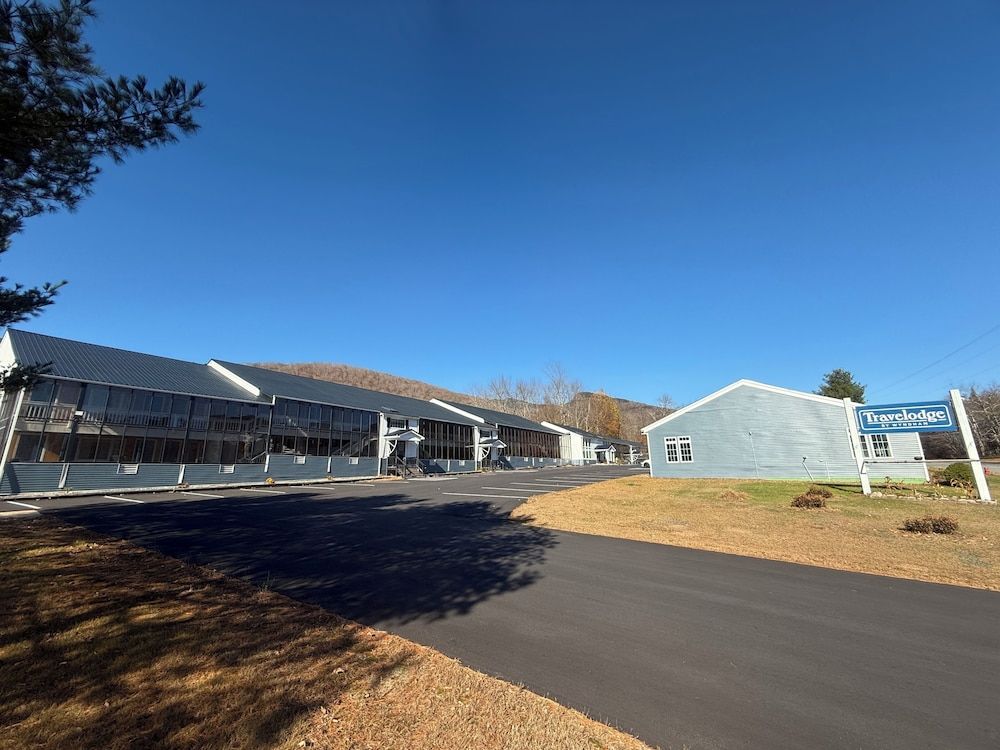 Travelodge by Wyndham Lincoln Near White Mountain 1