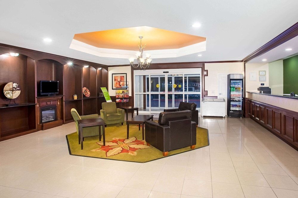 La Quinta by Wyndham Columbus TX 2