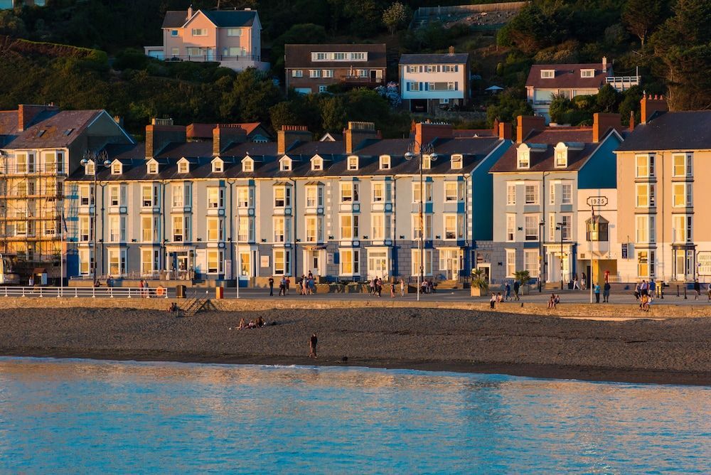 Gwesty'r Marine Hotel & Spa 1